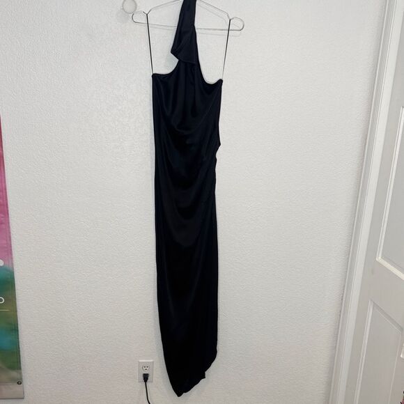 NWT Amanda Uprichard X REVOLVE Samba
Gown in Black Silk Medium - Picture 2 of 15